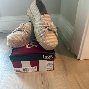 Circus by Sam Edelman size 7.5B Espadrilles tan and white